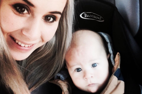 Foto: Andrucia met haar baba, Noah.