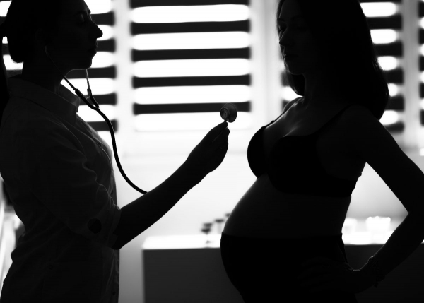 Parents in duel over midwife