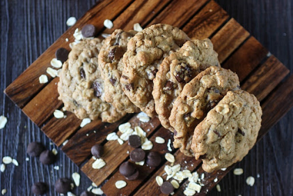 Crispy Chocolate Chip Oatmeal Cookies