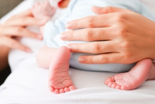 Having a natural birth are both beneficial for mom and baby. We give you the pro's and con's. 