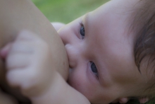 How do know if your baby is getting enough milk? We give you a few tips. 