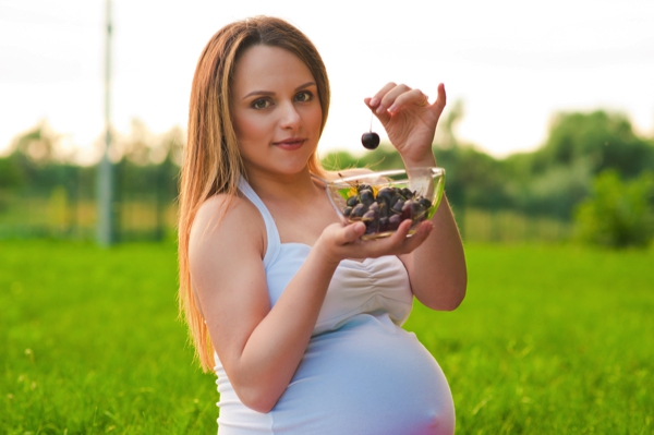 When pregnant, it's even more important to eat healthy. For you and baby! 